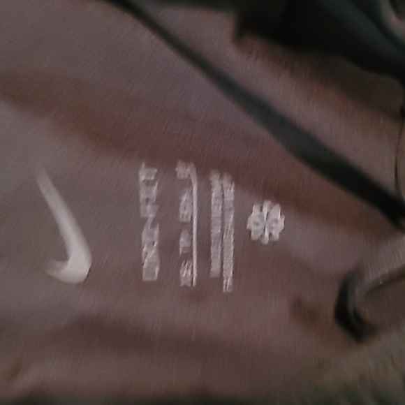 STUNNING NIKE TEMPO DRIFIT RUNNING SHORTS CURVED HEM WITH MESH - Picture 4 of 9